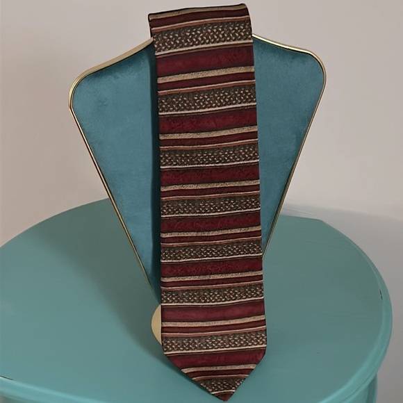 Mulberry Designer Men’s Italian Hand Sewn Silk Necktie with Striped Print - Picture 5 of 5
